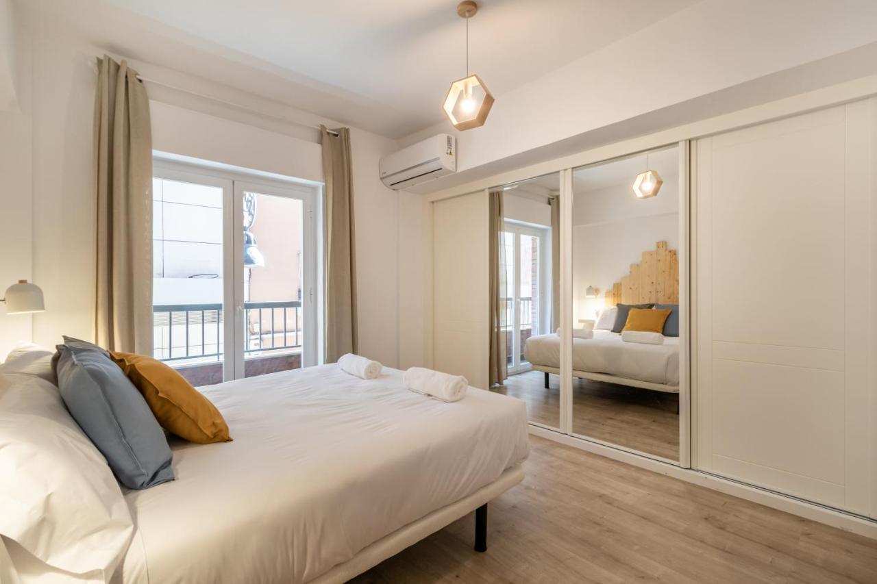 Bns Central Suites Granada Bagian luar foto