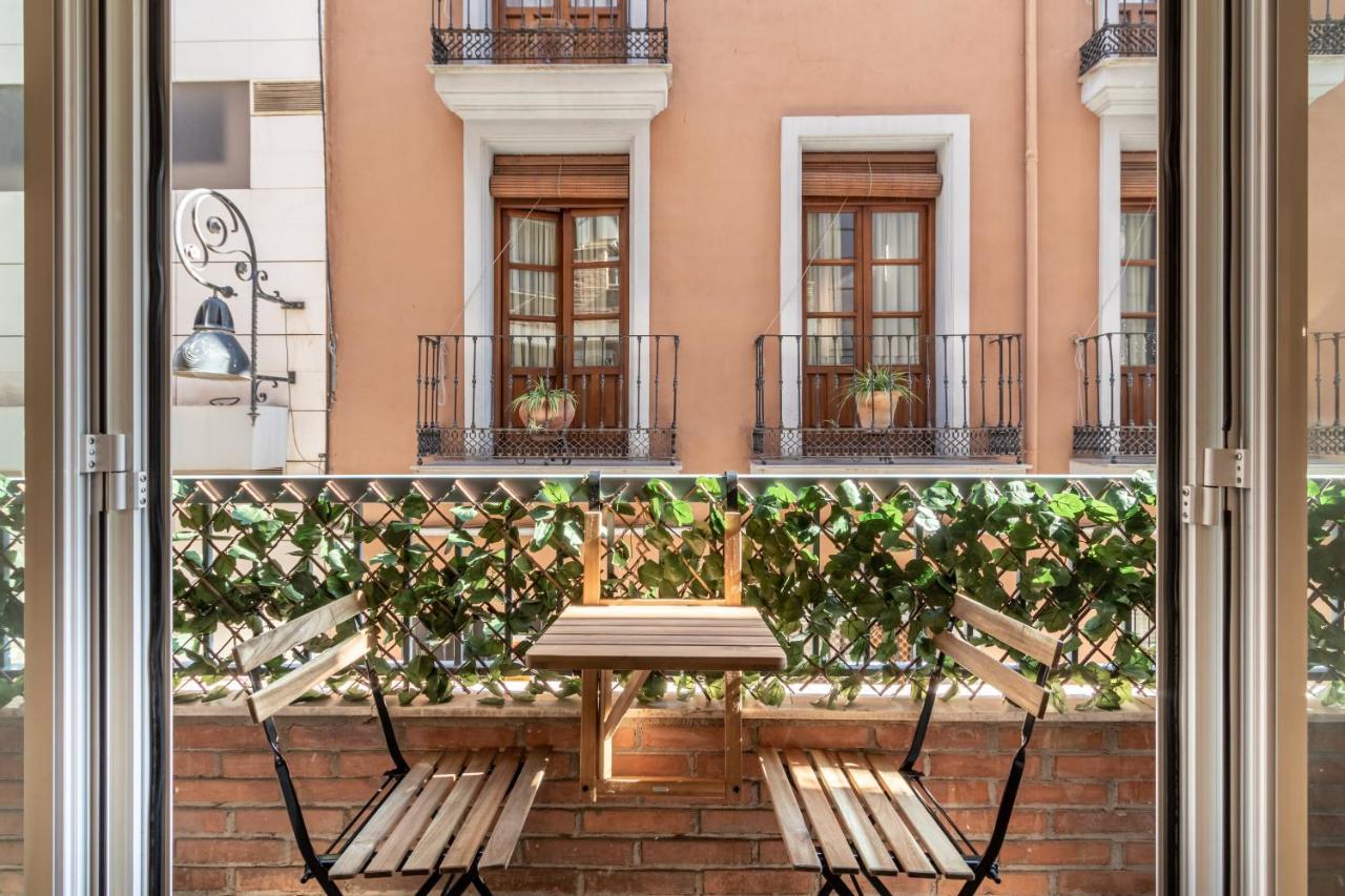 Bns Central Suites Granada Bagian luar foto
